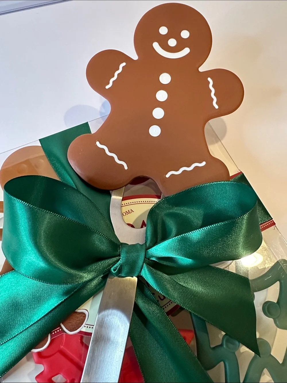 Williams Sonoma Holiday Imprint Cookie Cutter Set of 4 & Spatula #2